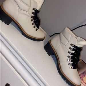 Women 81/2 hiker boots